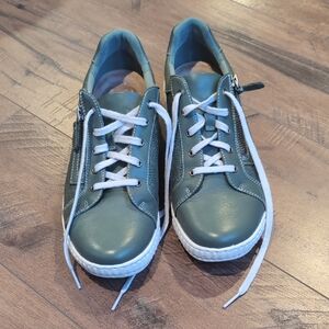Clarks Caroline Rio Leather Sneakers